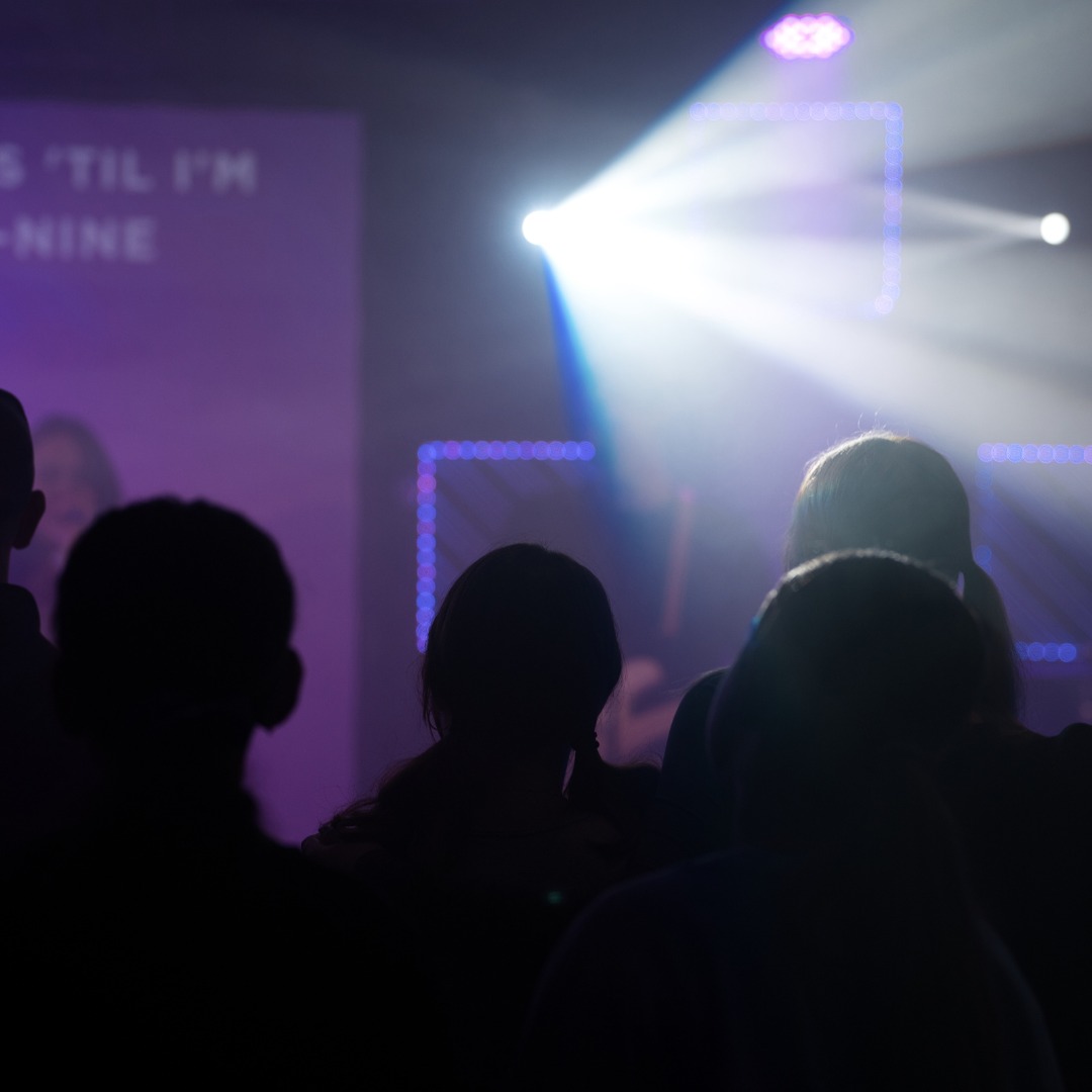 Wir freuen uns schon sehr auf den nächsten Lighthouse27 diesen Freitag am 24.10.2023 🥳🎉
#lighthouse27 #lighthouse27band #event #erleben #kirche #jesus #bibel #gemeinschaft #Teenslcub #lounge #youth