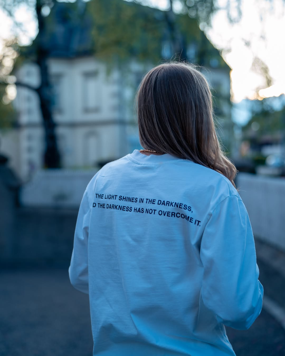 1 Am Anfang war das Wort. Das Wort war bei Gott, und das Wort war Gott selbst. 2 Von Anfang an war es bei Gott. 3 Alles wurde durch das Wort geschaffen; nichts ist ohne das Wort entstanden. 4 In ihm war das Leben, und dieses Leben war das Licht für alle Menschen. 5 Es leuchtet in der Finsternis, und die Finsternis hat es nicht auslöschen können. 
Die Bibel - Johannes 1,1-5 (HFA)

 #jesus #bibel